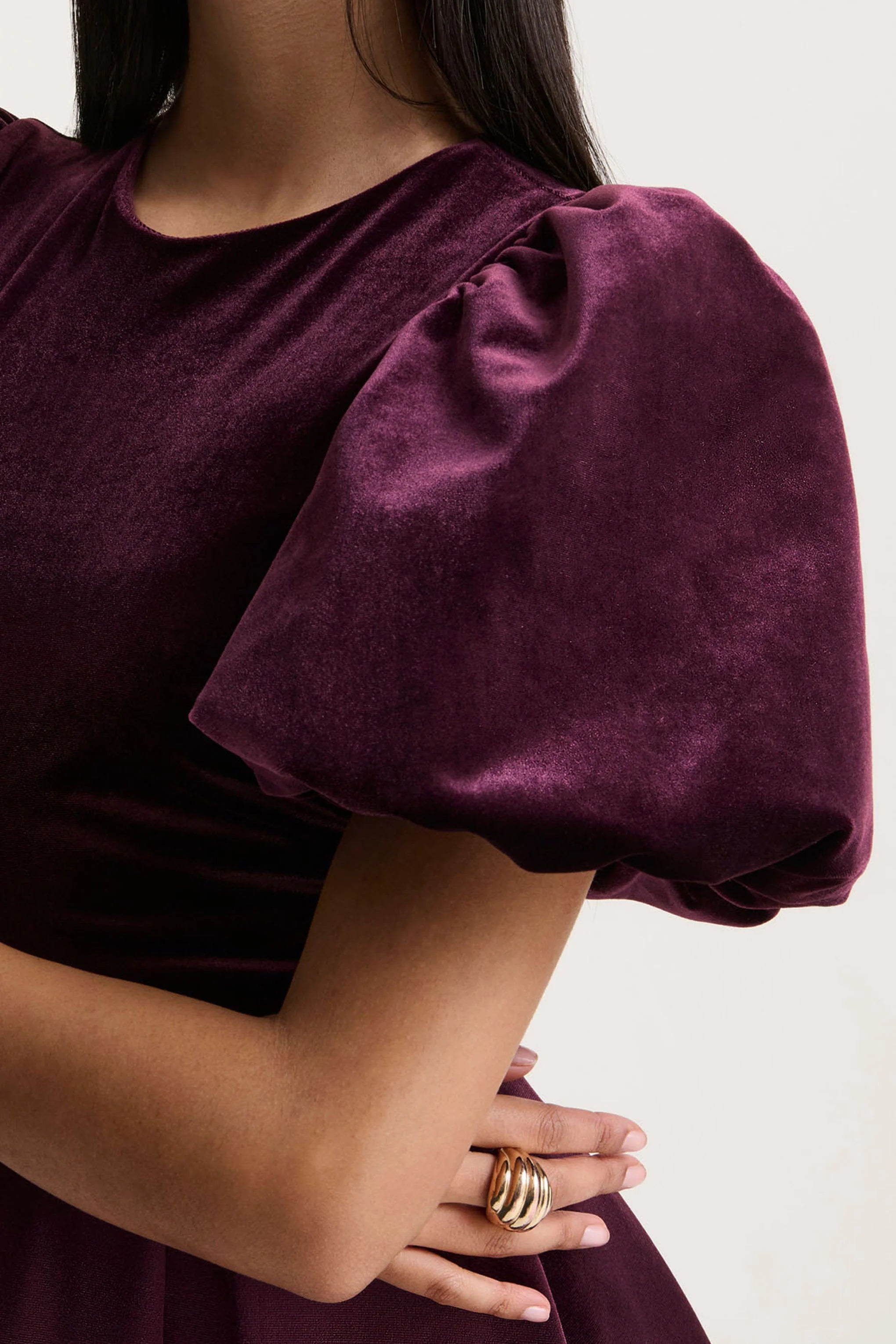 Seraphic | Burgundy Velvet Puff-Sleeve Midi Dress